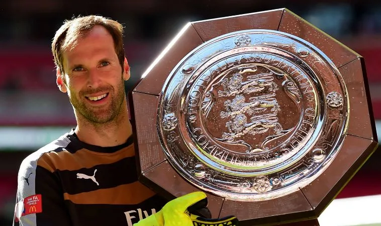 Community Shield mang nghĩa chiếc khiên cộng đồng tượng trưng cho sự cạnh tranh