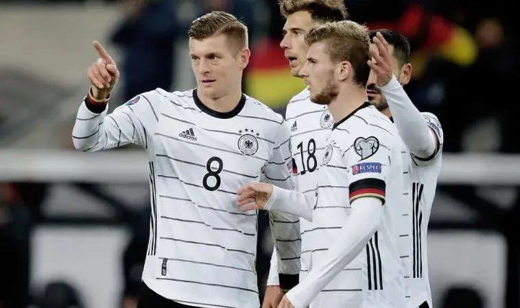 Đội bóng đá Đức vận hành theo hệ thống thăng hạng và xuống hạng