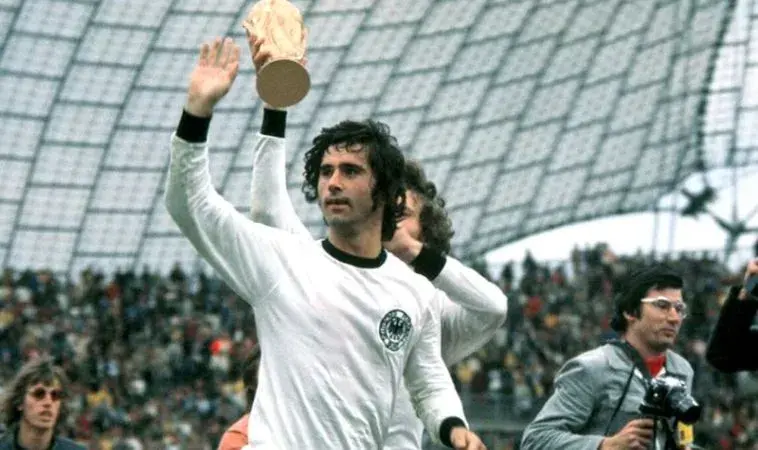 Gerd Mueller giành được 14 bàn thắng khi tham gia World Cup