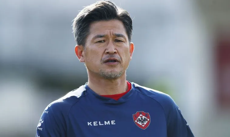 Kazuyoshi Miura là cầu thủ chuyên nghiệp lớn tuổi nhất còn thi đấu