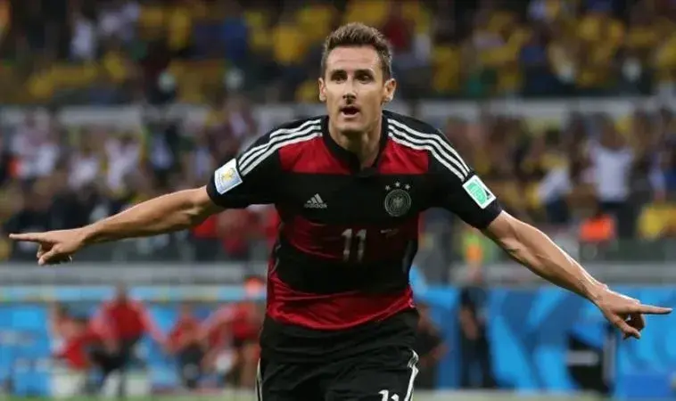 Miroslav Klose giành được 16 bàn thắng trong 4 lần tham gia World Cup