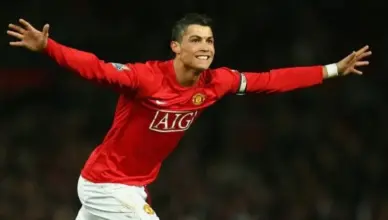 Ronaldo đạt được nhiều danh hiệu cao quý khi ở Manchester United