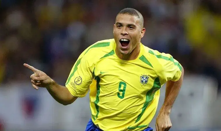 Ronaldo De Lima giành được 15 bàn thắng trong các kỳ World Cup