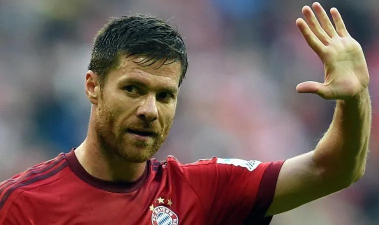 Xabi Alonso ra nhập đội tuyển Tây Ban Nha vào năm 2003